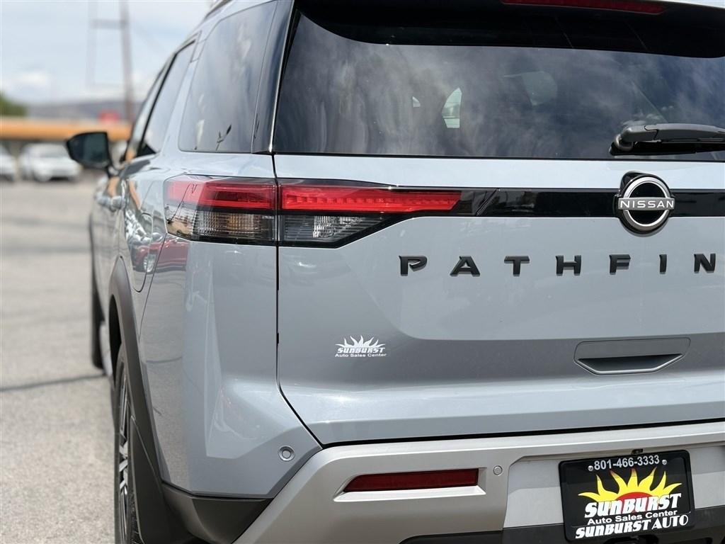 Nissan Pathfinder Platinum 4WD 2023
