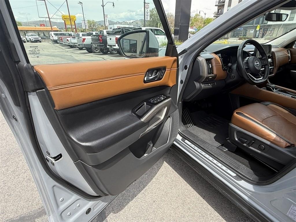 Nissan Pathfinder Platinum 4WD 2023