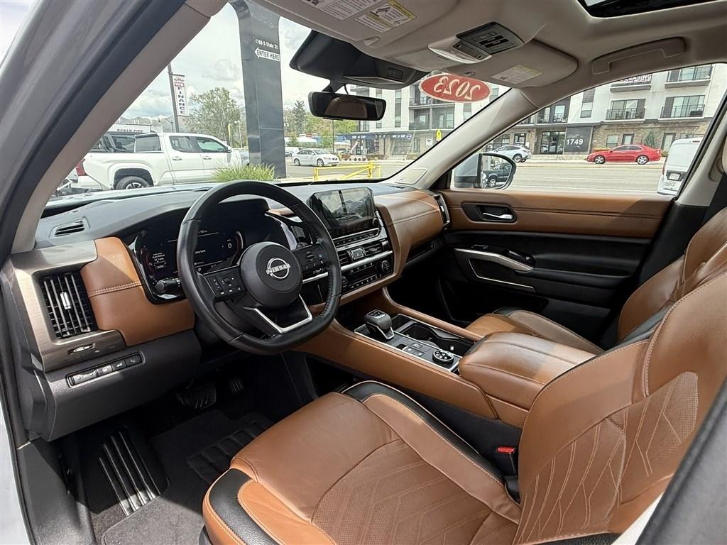 Nissan Pathfinder Platinum 4WD 2023