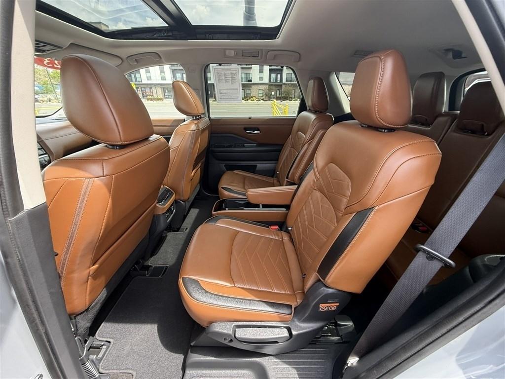 Nissan Pathfinder Platinum 4WD 2023