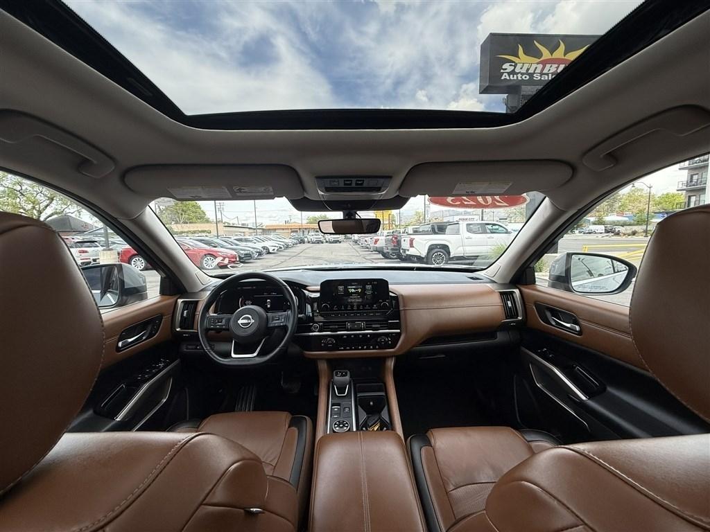 Nissan Pathfinder Platinum 4WD 2023