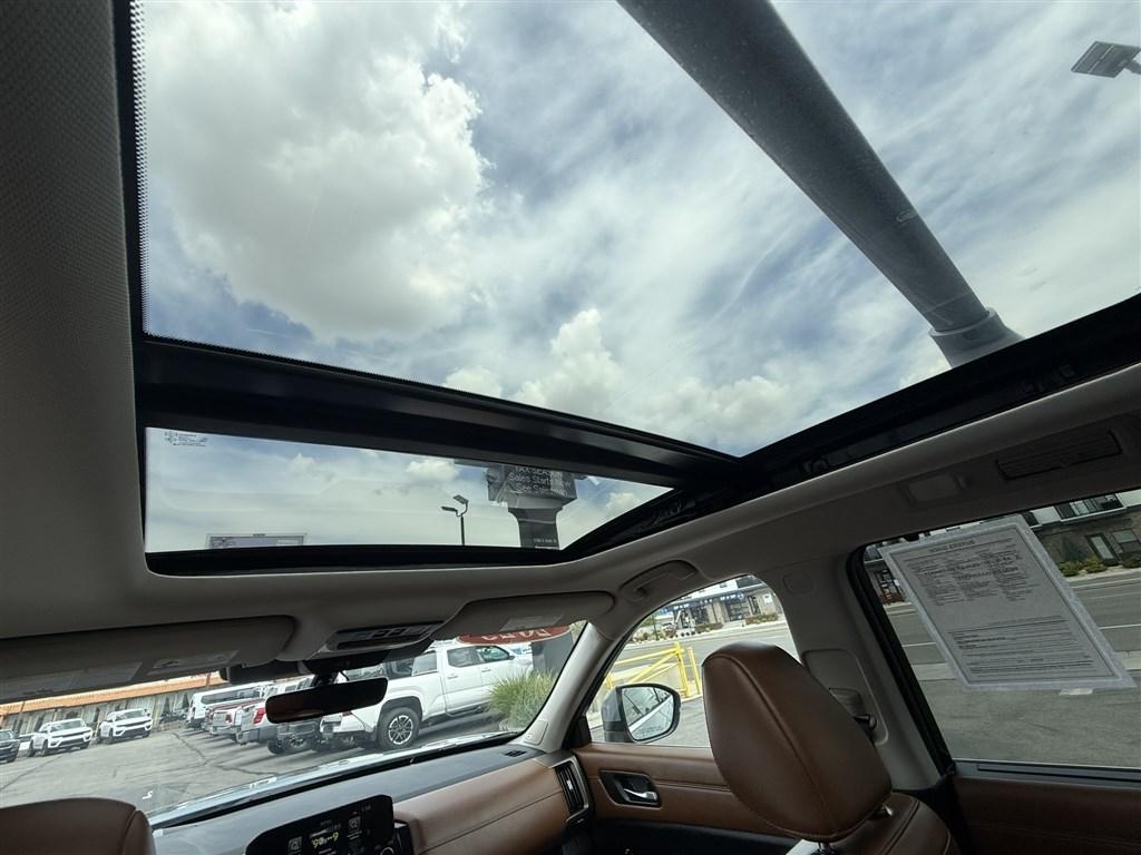 Nissan Pathfinder Platinum 4WD 2023