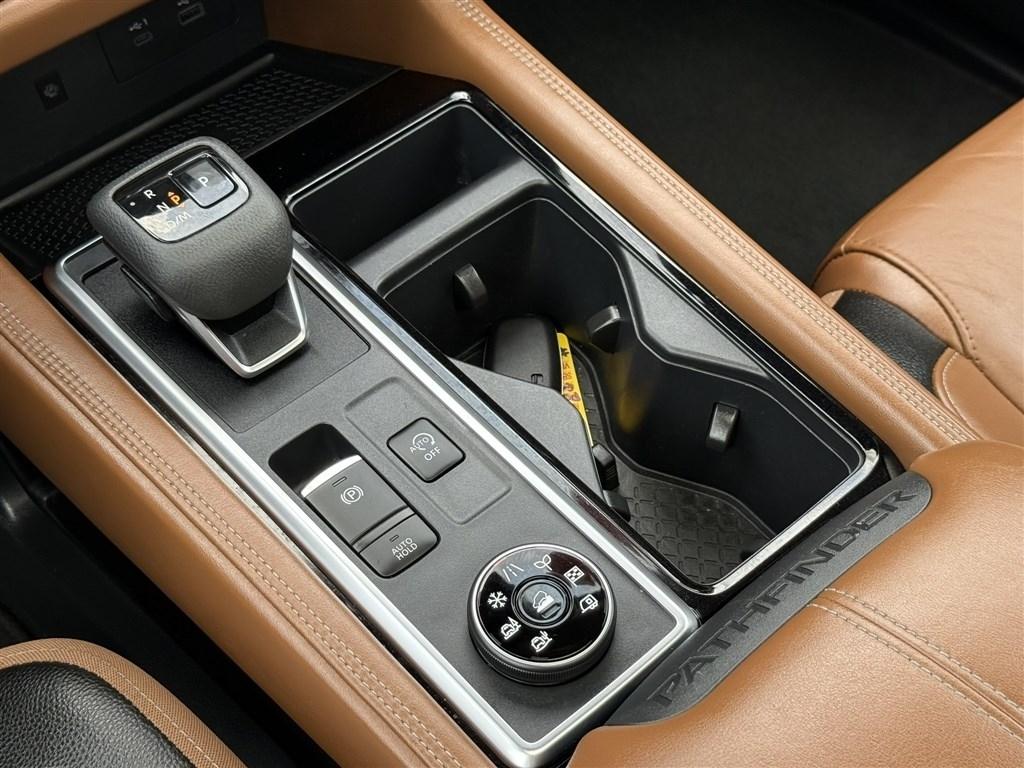 Nissan Pathfinder Platinum 4WD 2023