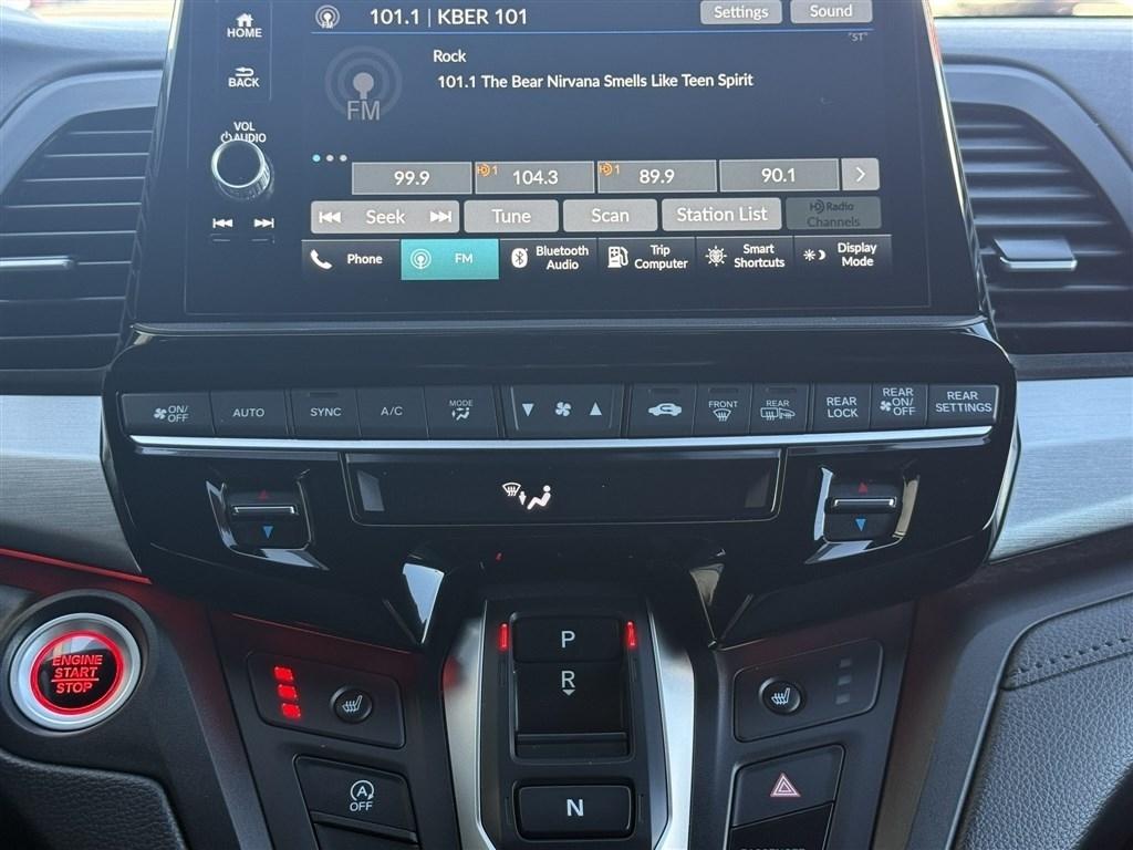 Honda Odyssey Sport-L Auto 2025