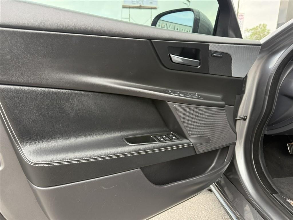 Jaguar XE S AWD 2018