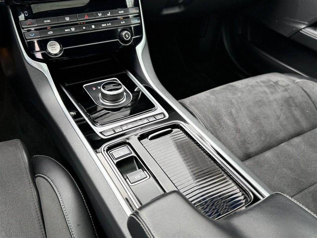 Jaguar XE S AWD 2018