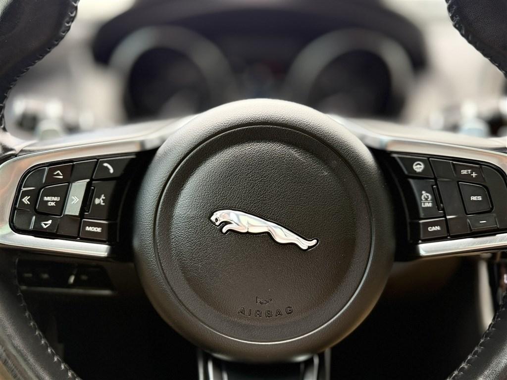 Jaguar XE S AWD 2018