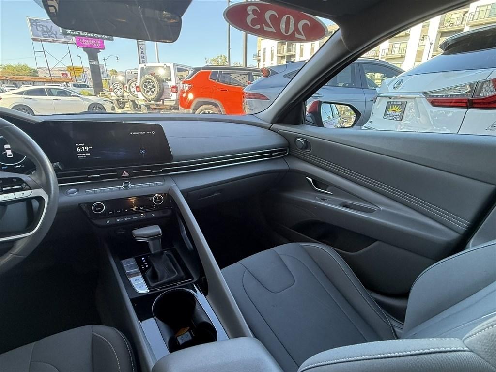 Hyundai Elantra SEL IVT 2023