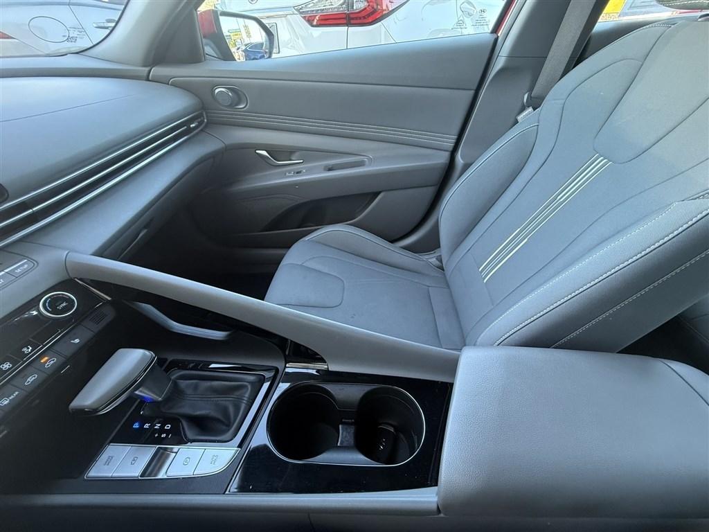 Hyundai Elantra SEL IVT 2023