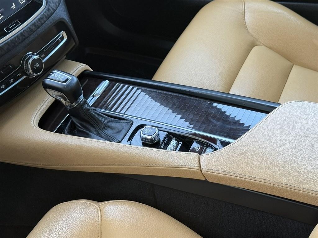 Volvo XC90 T6 AWD Momentum 2019