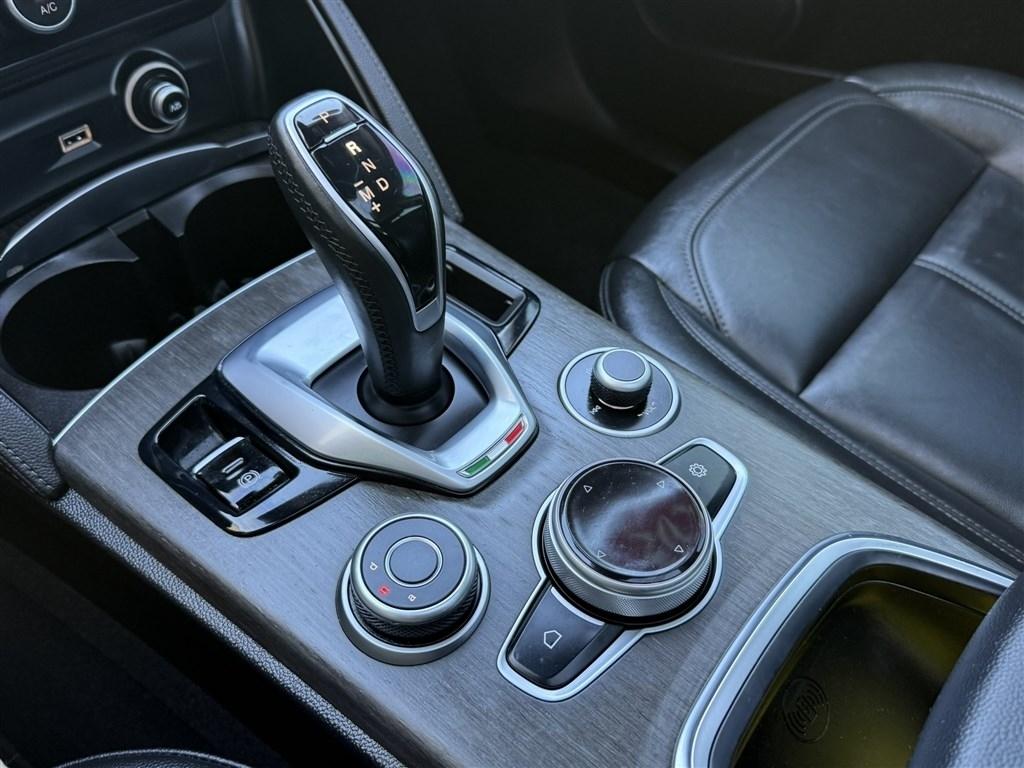 Alfa Romeo Stelvio Ti AWD 2021