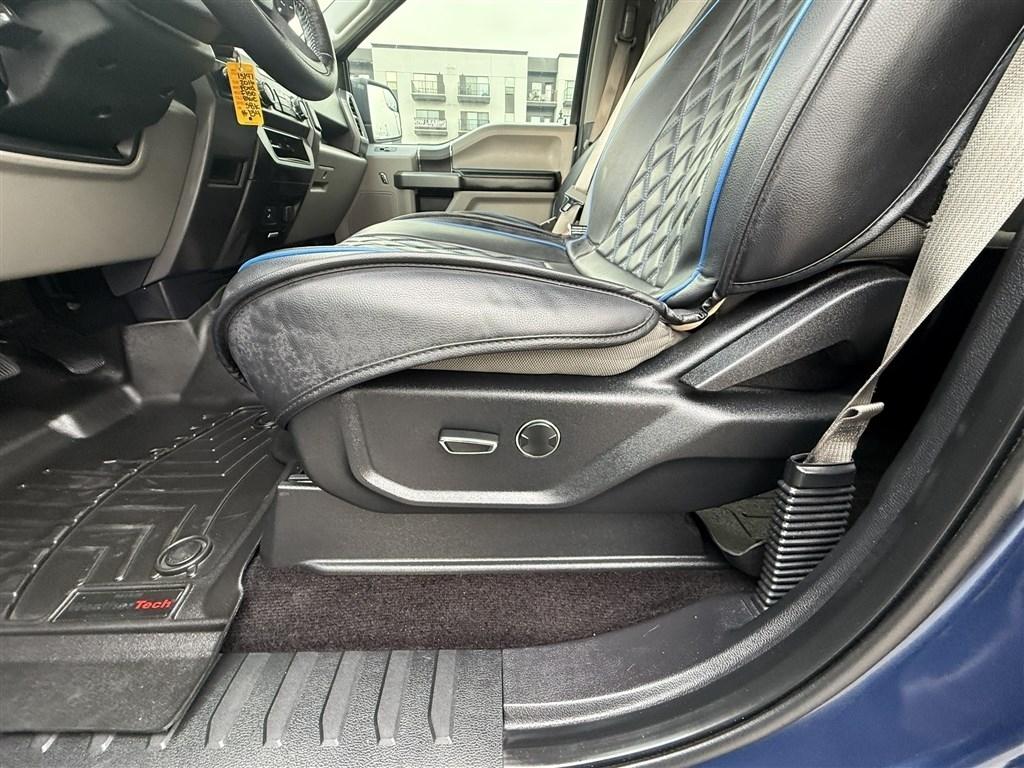 Ford F-150 4WD SuperCrew 145" Lariat 2016