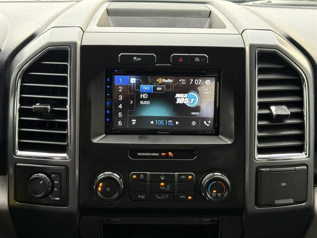 Ford F-150 4WD SuperCrew 145" Lariat 2016