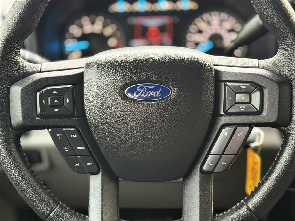 Ford F-150 4WD SuperCrew 145" Lariat 2016