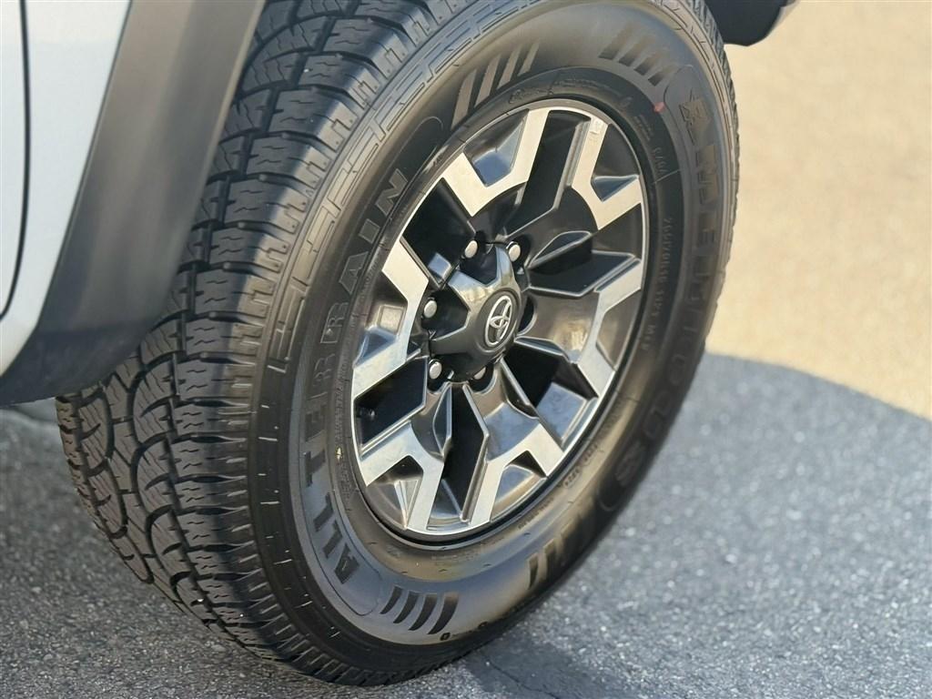 Toyota Tacoma 4WD TRD Off Road Double Cab 5' Bed V6 MT (Natl) 2021