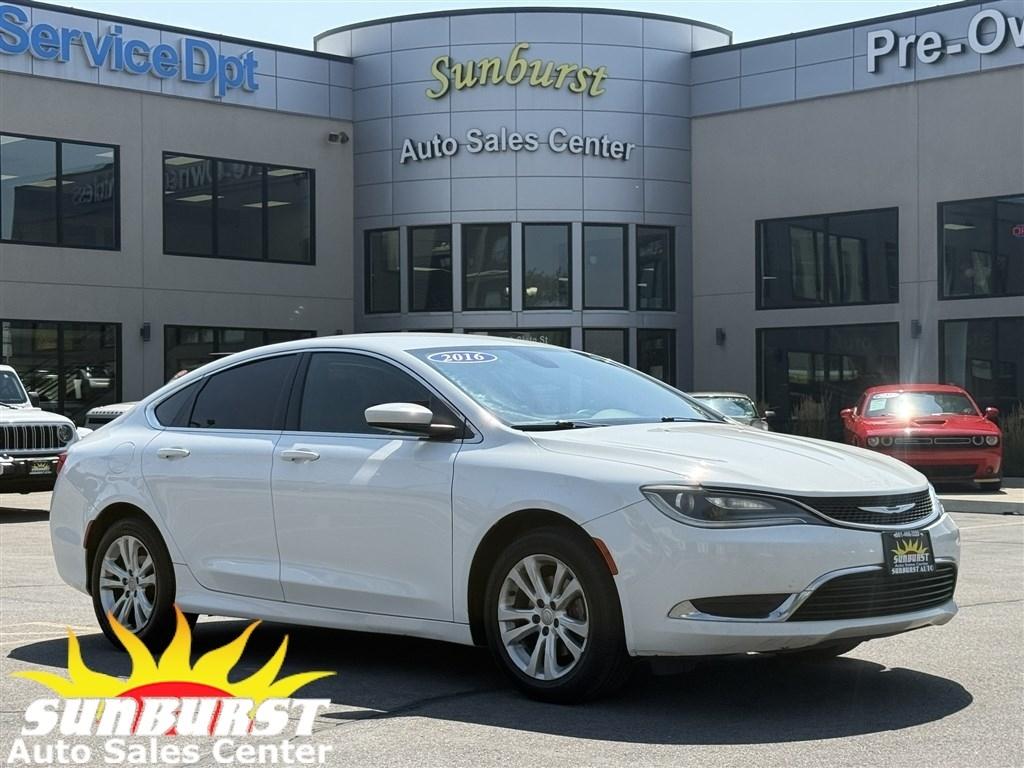 White 2016 Chrysler 200 Sedan Front-Wheel Drive Automatic