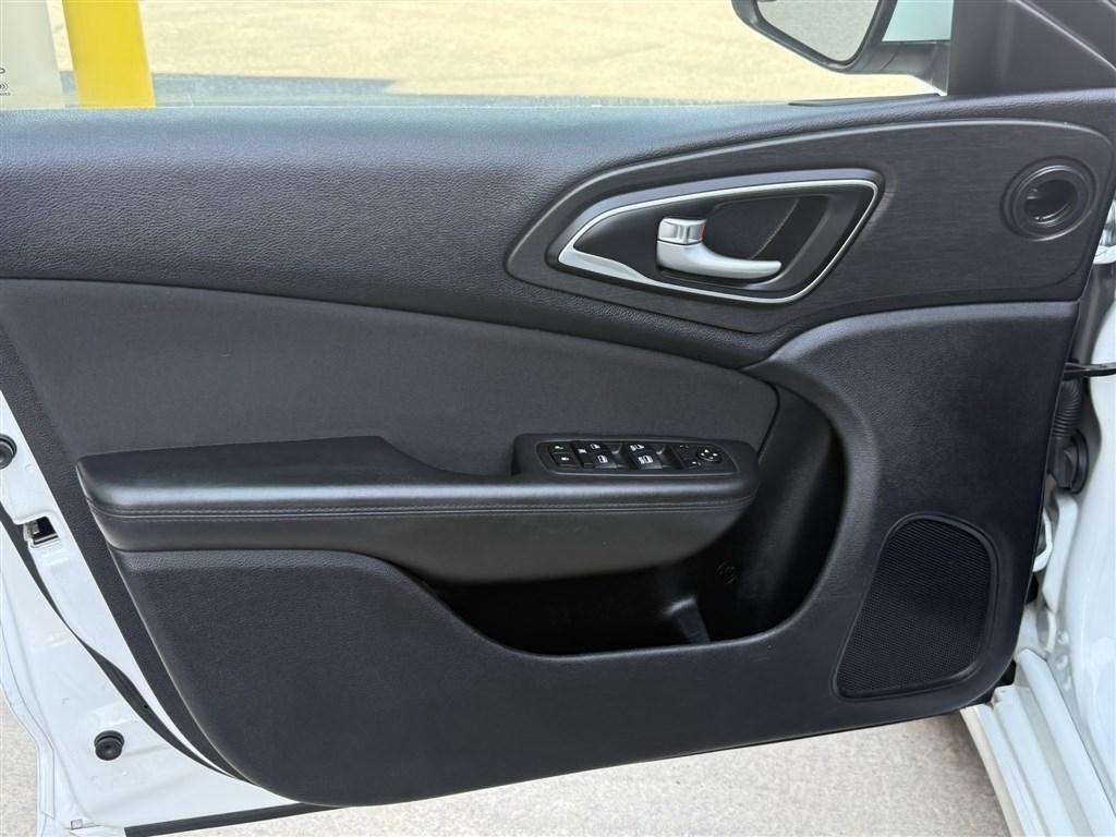 Chrysler 200 Limited FWD 2016