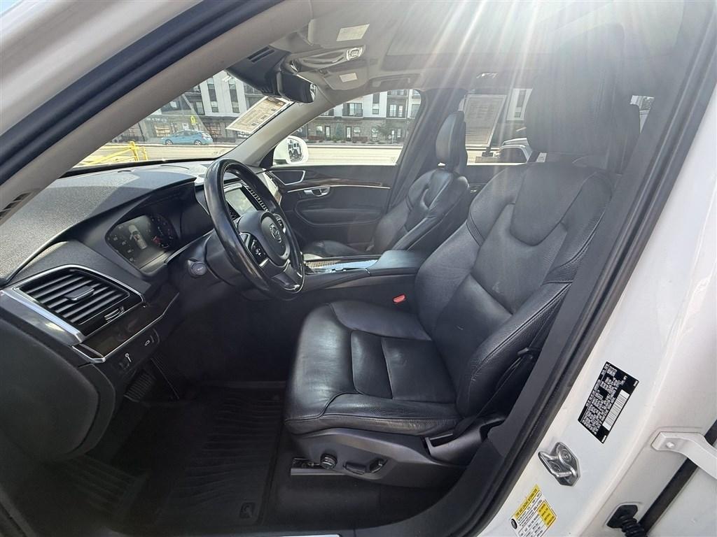 Volvo XC90 T6 AWD 7-Passenger Momentum 2018