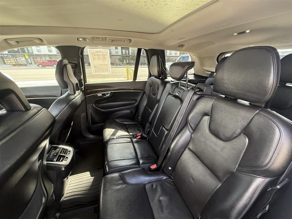 Volvo XC90 T6 AWD 7-Passenger Momentum 2018