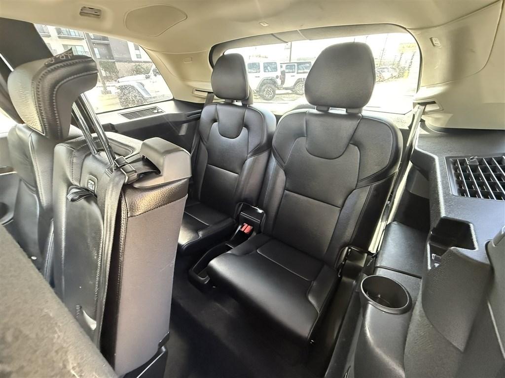 Volvo XC90 T6 AWD 7-Passenger Momentum 2018