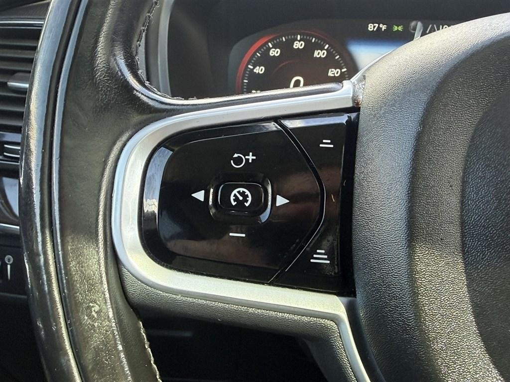Volvo XC90 T6 AWD 7-Passenger Momentum 2018