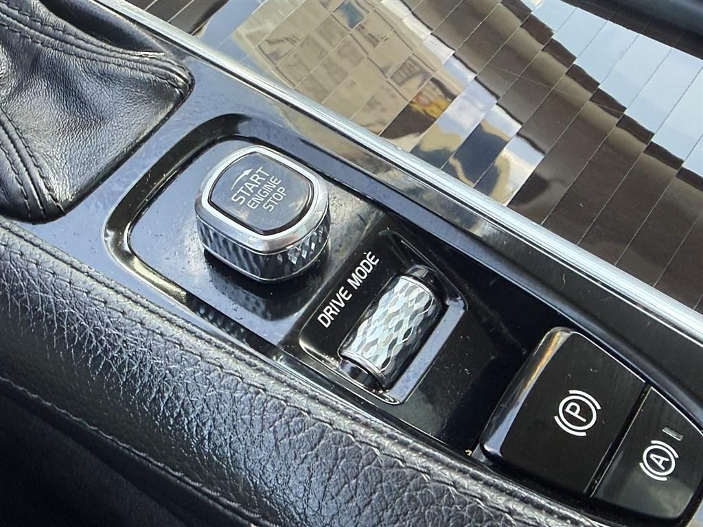 Volvo XC90 T6 AWD 7-Passenger Momentum 2018