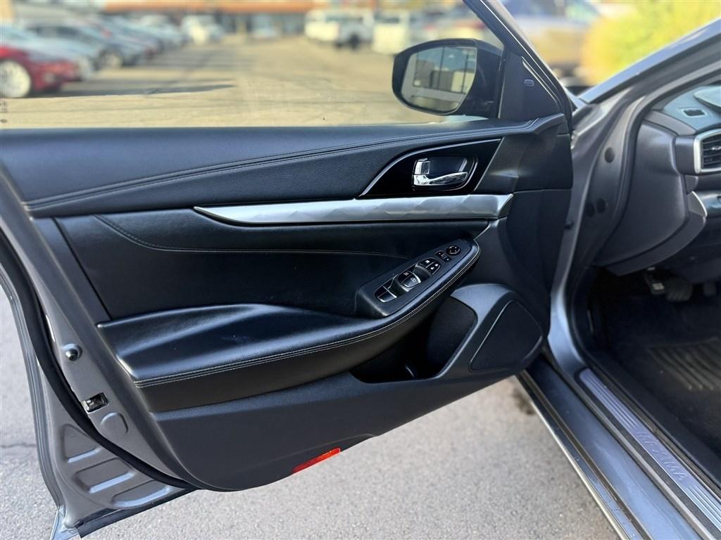 Nissan Maxima SV 2022