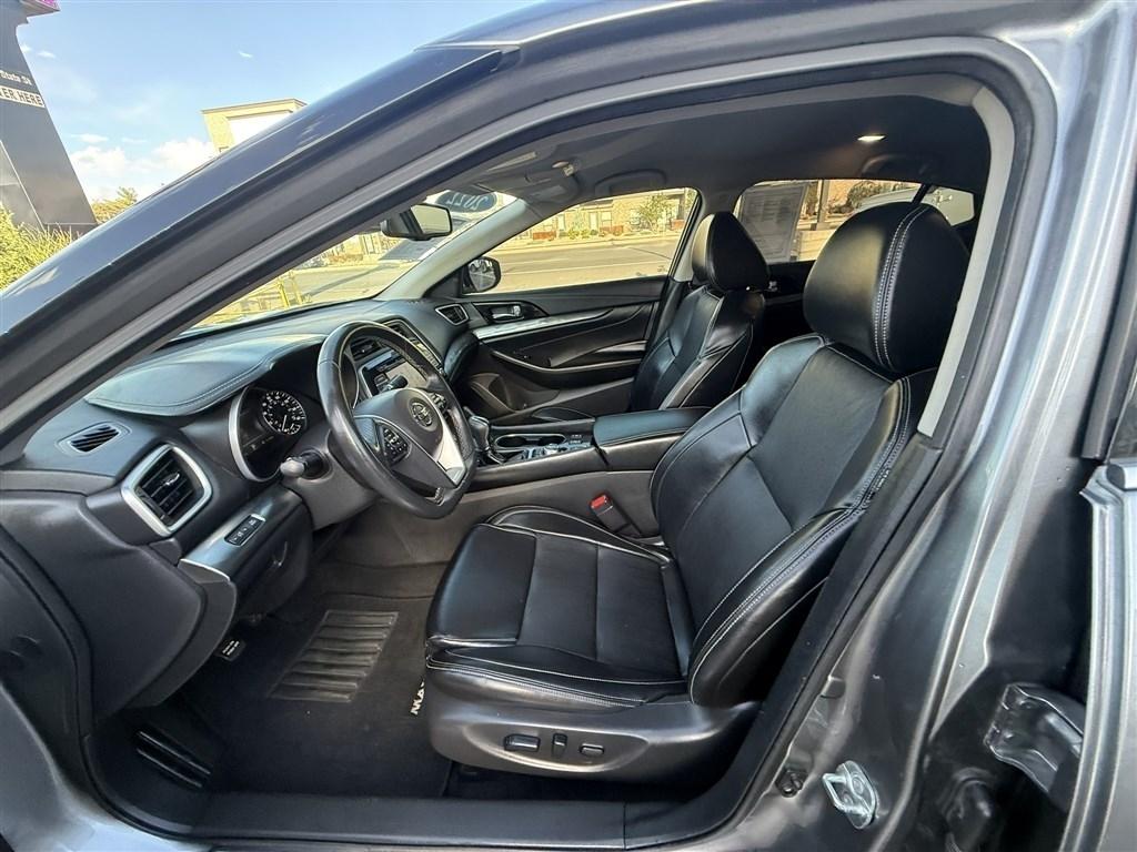 Nissan Maxima SV 2022