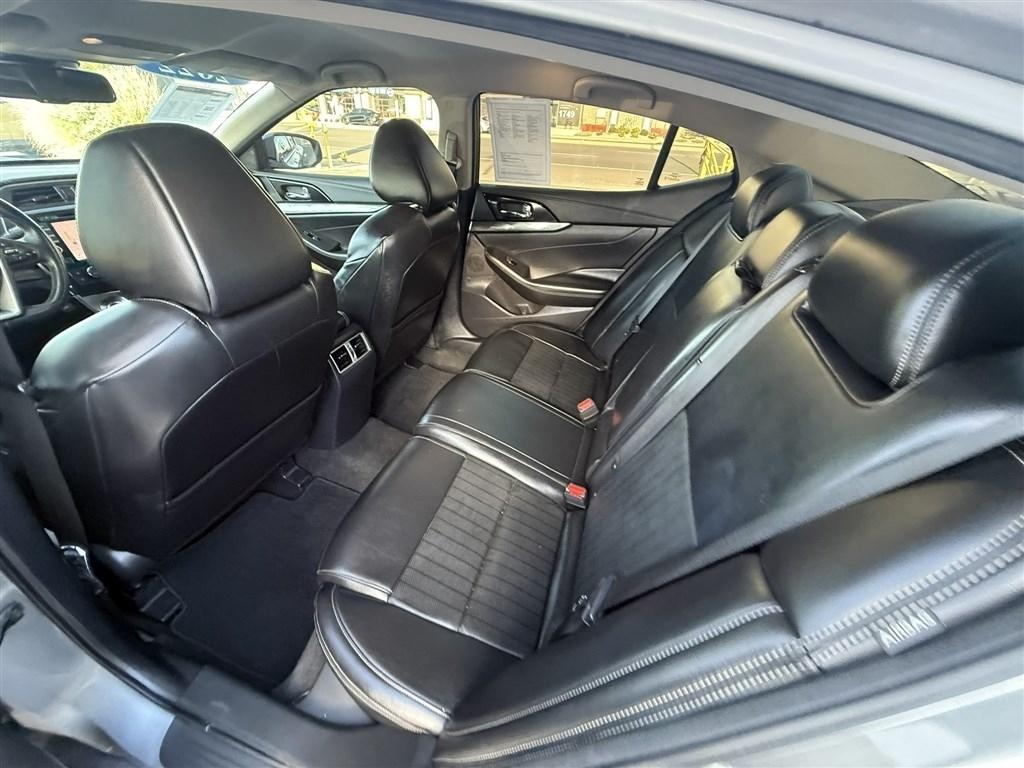 Nissan Maxima SV 2022