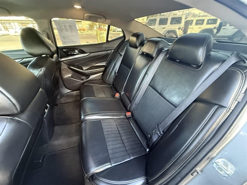 Nissan Maxima SV 2022