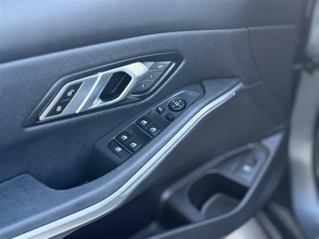 BMW 3 Series 330i xDrive Sedan 2021