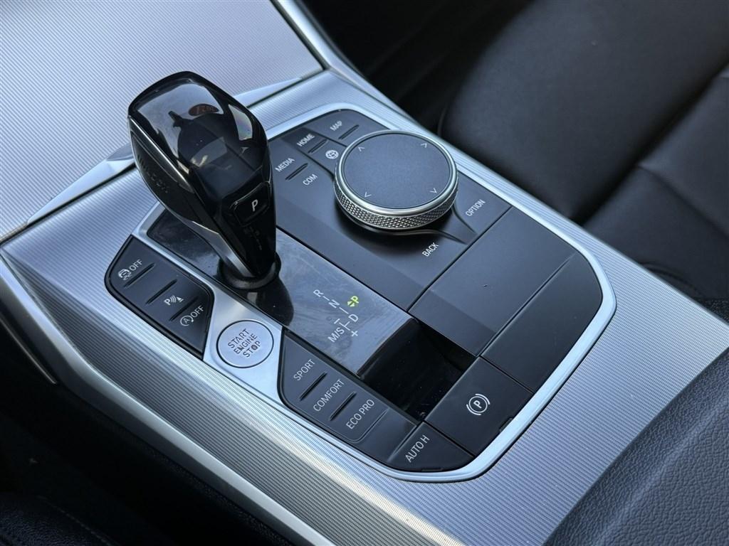 BMW 3 Series 330i xDrive Sedan 2021