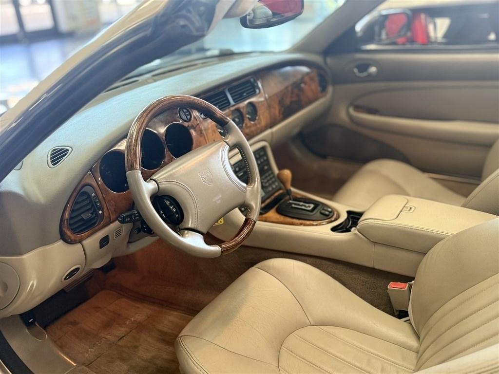 Jaguar XK8 Convertible 1998