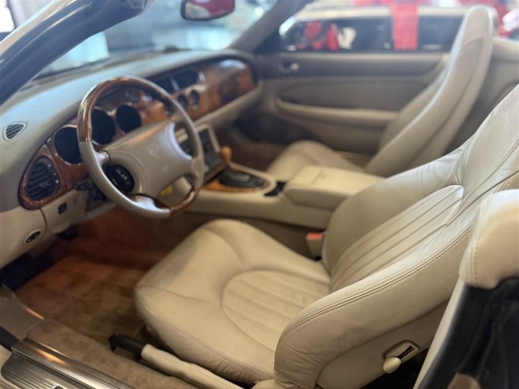 Jaguar XK8 Convertible 1998