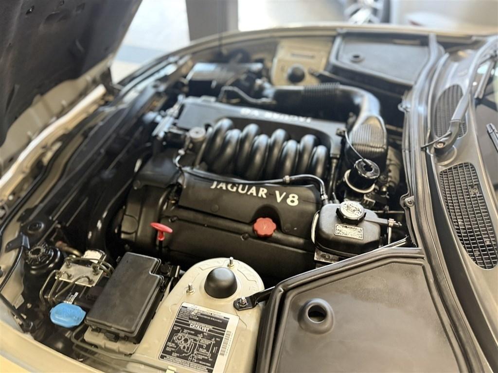 Jaguar XK8 Convertible 1998