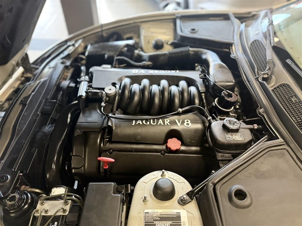 Jaguar XK8 Convertible 1998
