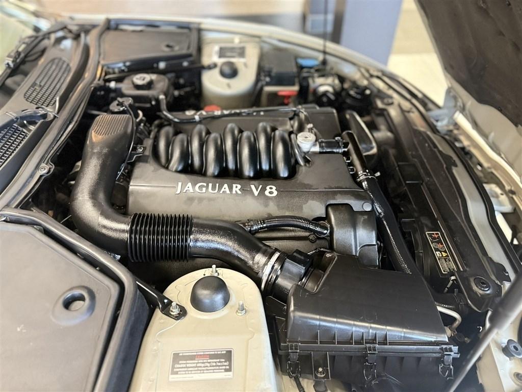 Jaguar XK8 Convertible 1998