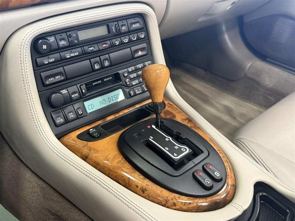 Jaguar XK8 Convertible 1998