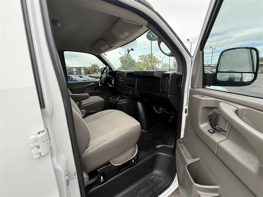 Chevrolet Express Cargo Van RWD 2500 135" 2015
