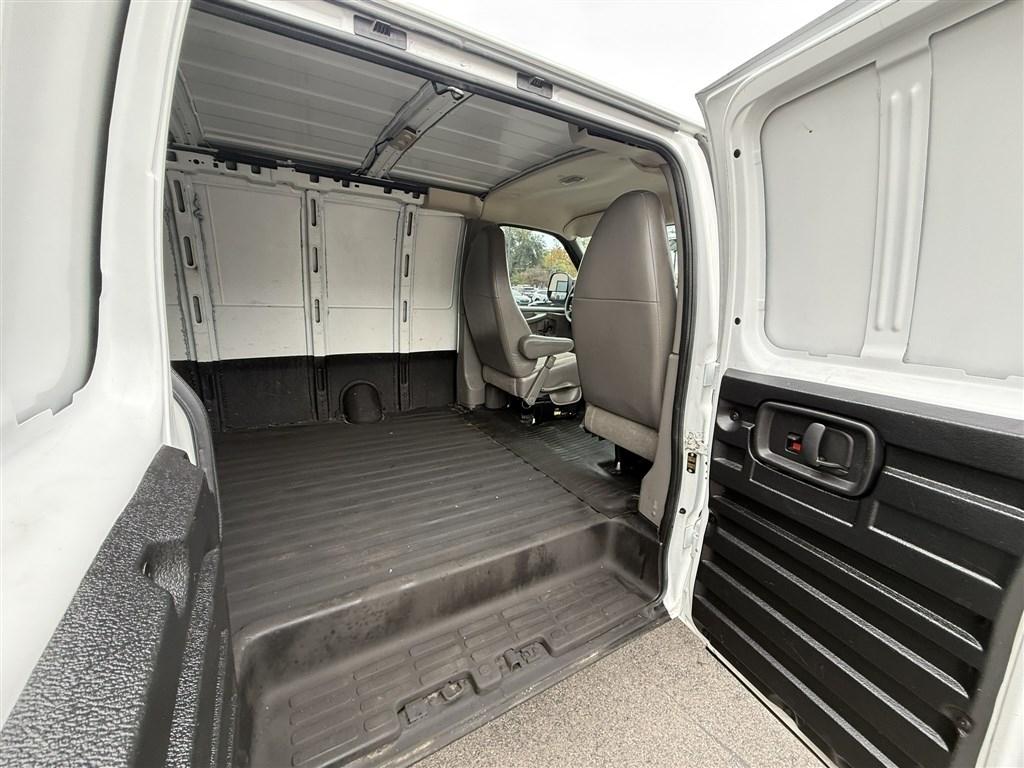 Chevrolet Express Cargo Van RWD 2500 135" 2015