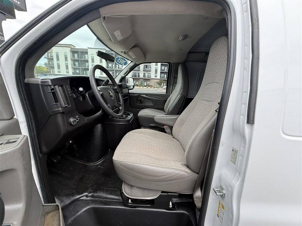 Chevrolet Express Cargo Van RWD 2500 135" 2015