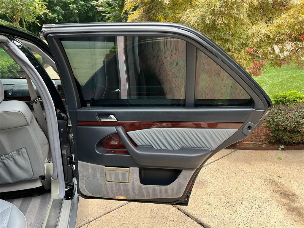 Mercedes-Benz S Class S420V 4D Sedan 1995