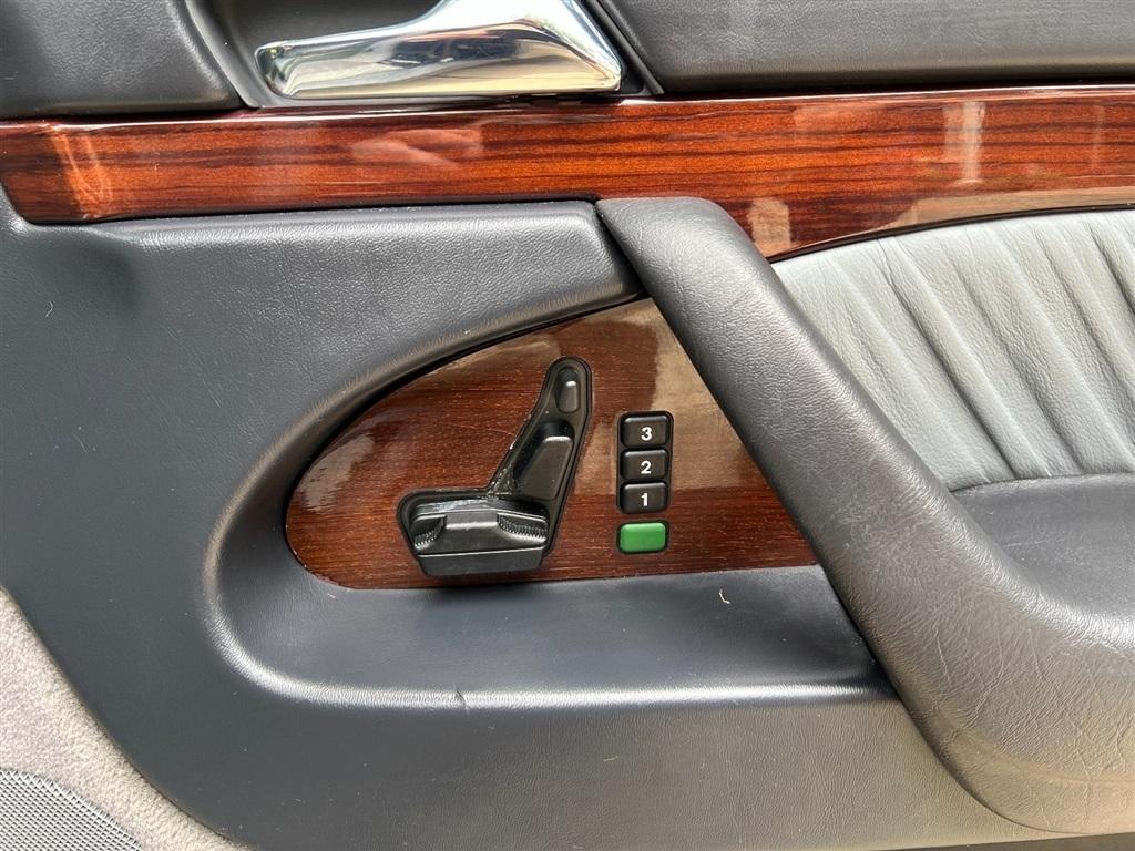 Mercedes-Benz S Class S420V 4D Sedan 1995