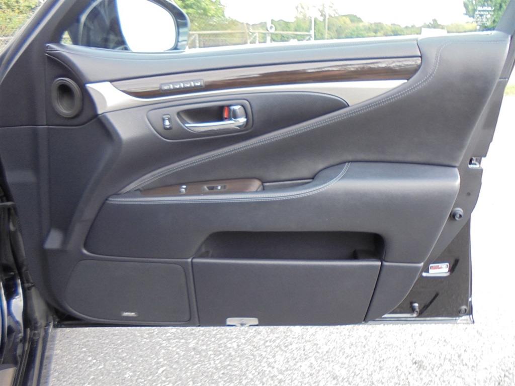 Lexus LS 460 4dr Sdn AWD 2013 Lexus LS 460 4dr Sdn AWD 2013