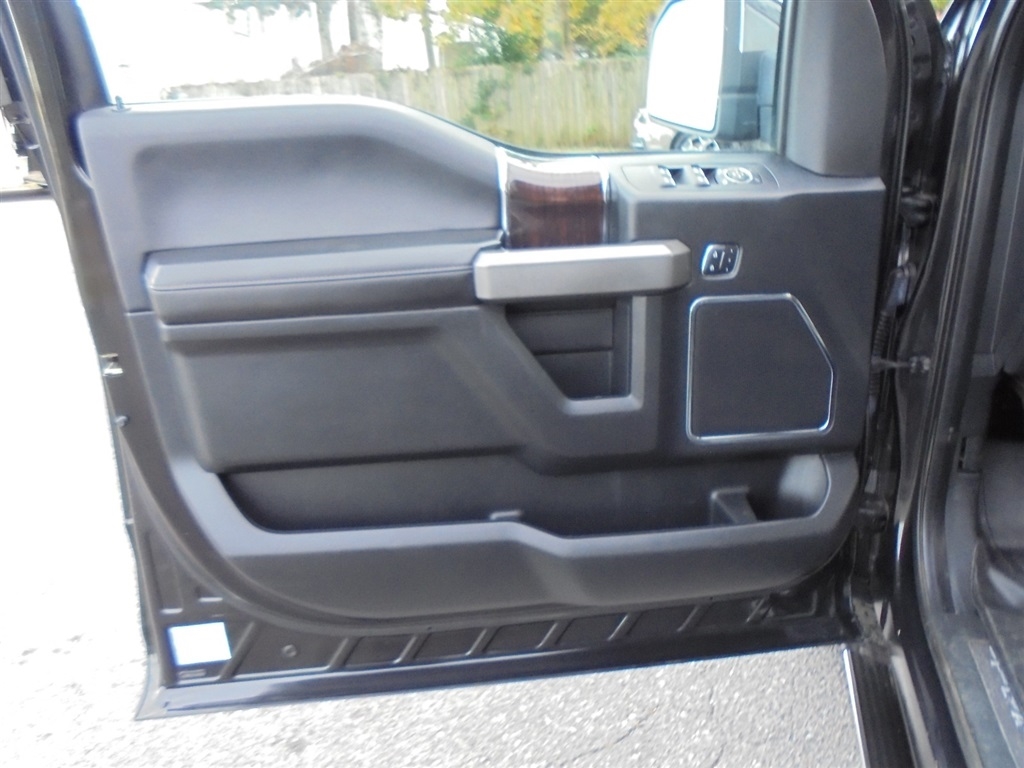 Ford F-150 4WD SuperCrew 145" Platinum 2015 Ford F-150 4WD SuperCrew 145" Platinum 2015