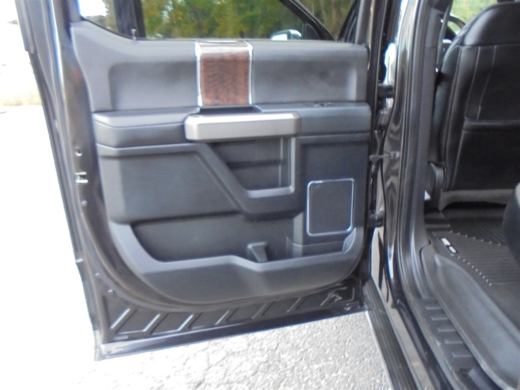Ford F-150 4WD SuperCrew 145" Platinum 2015 Ford F-150 4WD SuperCrew 145" Platinum 2015