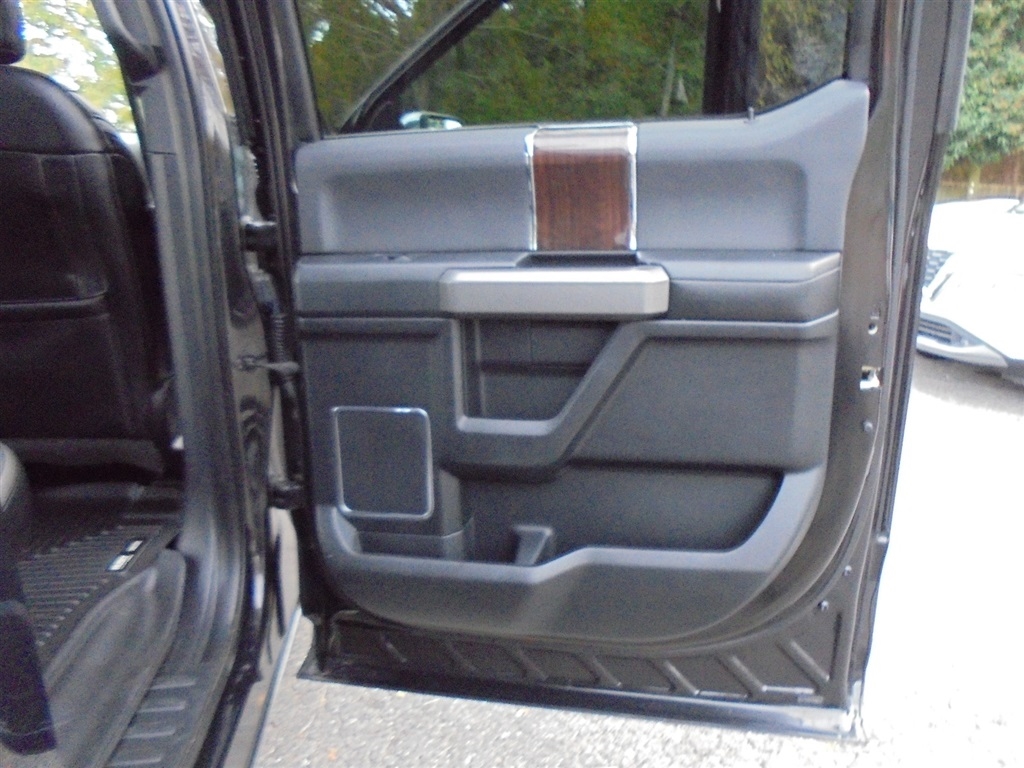 Ford F-150 4WD SuperCrew 145" Platinum 2015 Ford F-150 4WD SuperCrew 145" Platinum 2015