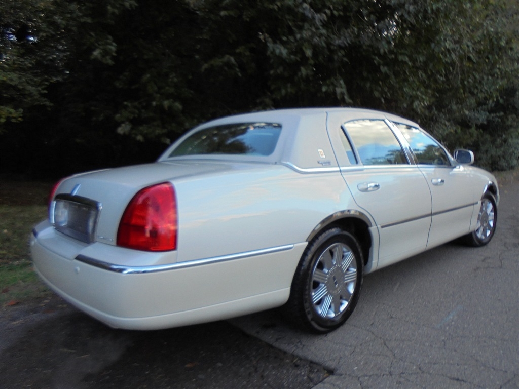 Lincoln Town Car 4dr Sdn Signature Limited 2005 Lincoln Town Car 4dr Sdn Signature Limited 2005