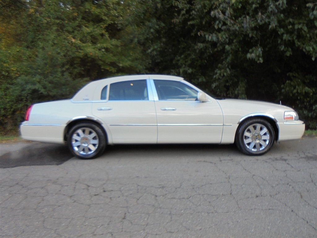 Lincoln Town Car 4dr Sdn Signature Limited 2005 Lincoln Town Car 4dr Sdn Signature Limited 2005