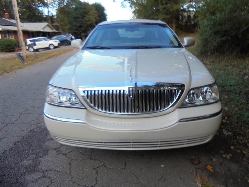 Lincoln Town Car 4dr Sdn Signature Limited 2005 Lincoln Town Car 4dr Sdn Signature Limited 2005